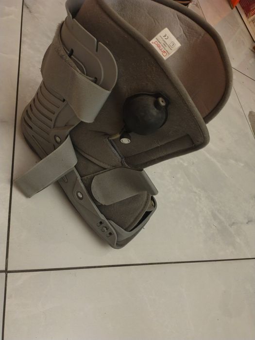 But ortopedyczny z pompką rozm. L