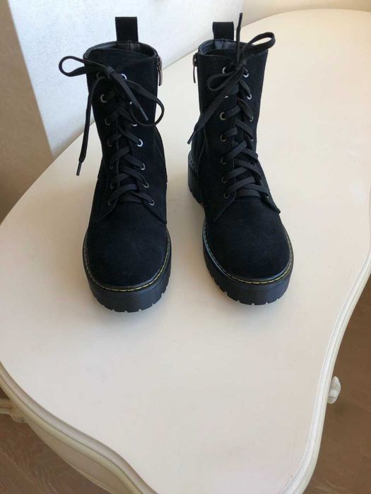 Новые турецкие женские зимние ботинки, внутри на овчине.