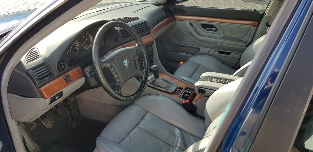 BMW 38. Механика 3.5 бензин/газ 1998г.р.