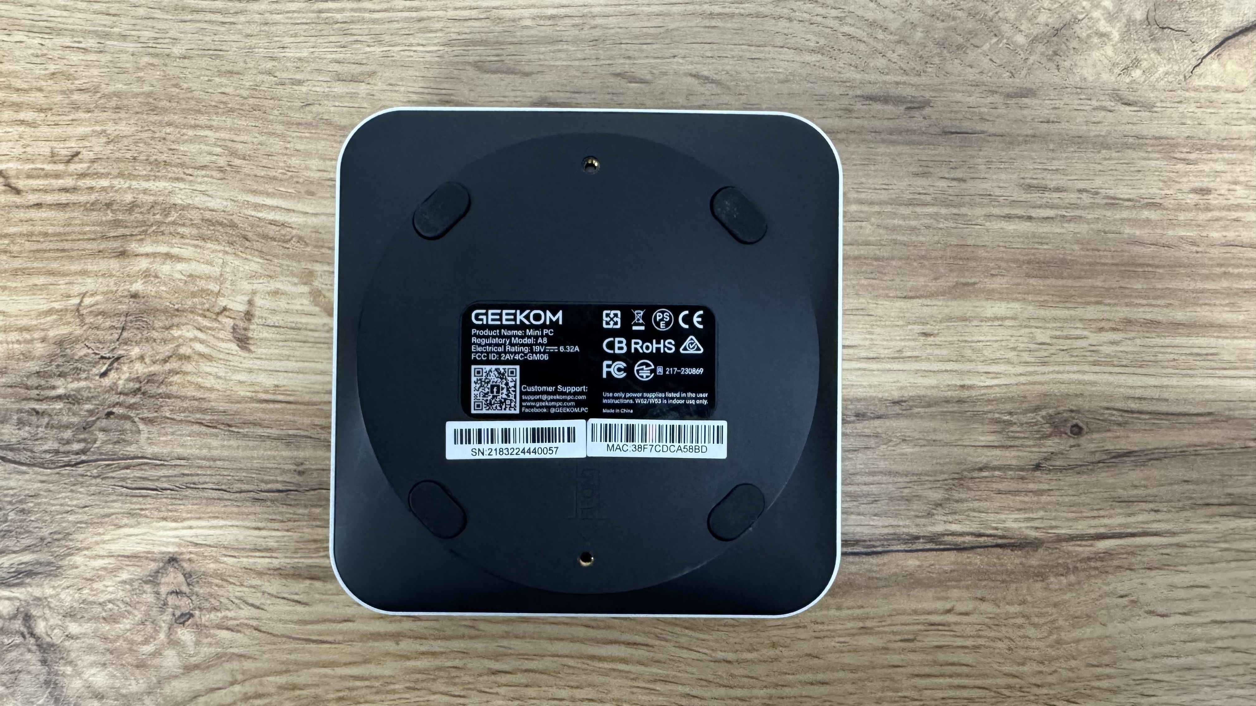 GEEKOM A8 Mini PC – Ryzen 7 8845HS, 64GB DDR5, 1TB SSD Gen4