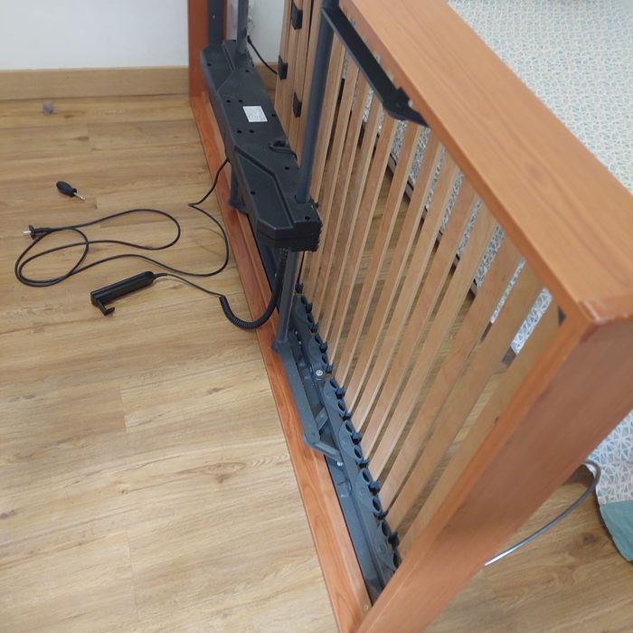 Cama articulada motor e comando