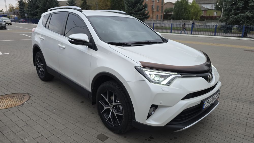 Продам офіційний Toyota Rav4
