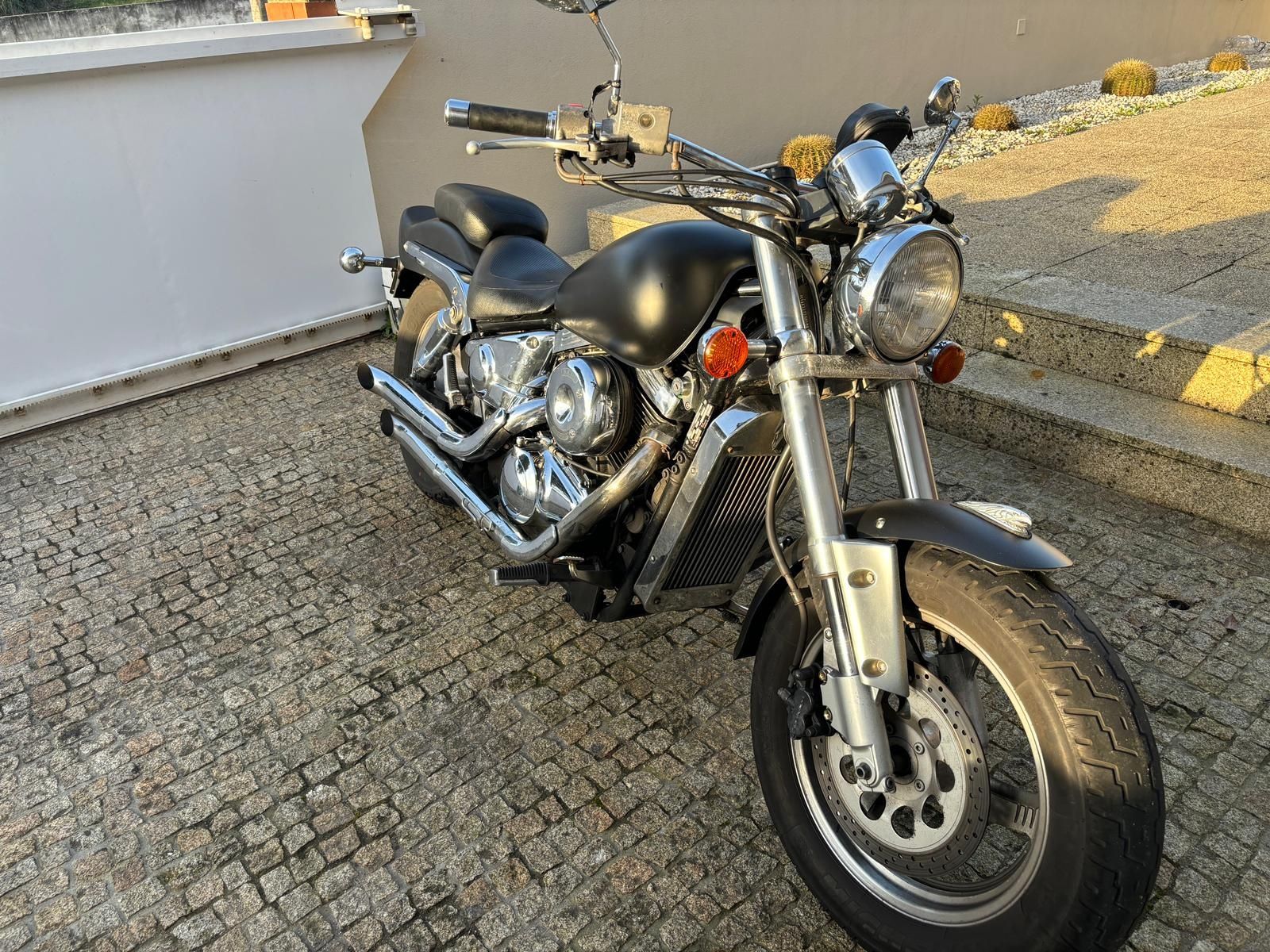 Suzuki Marauder vz800 preta