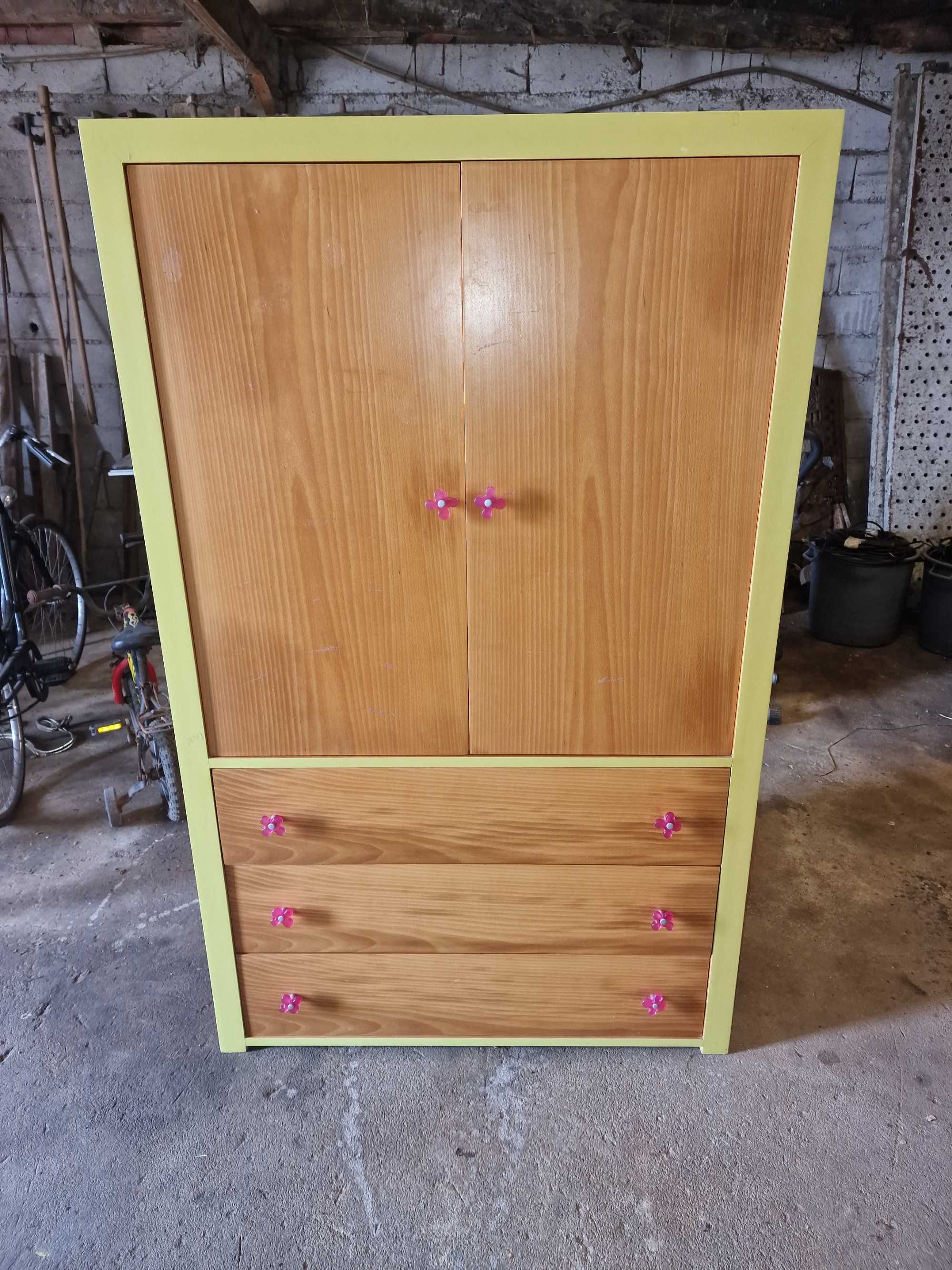 Armário de quarto de criança usado