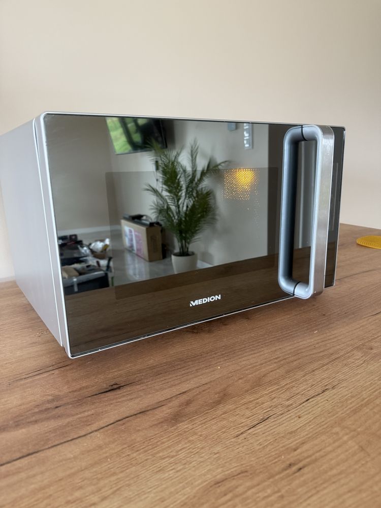Mikrofalòwka 800 W 23 l timer odmrazacz