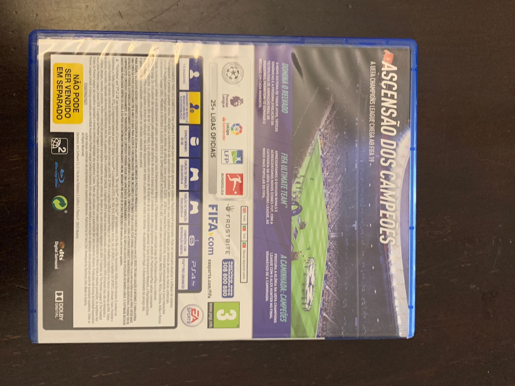 PS4 Pro + 2 comandos + 2 jogos