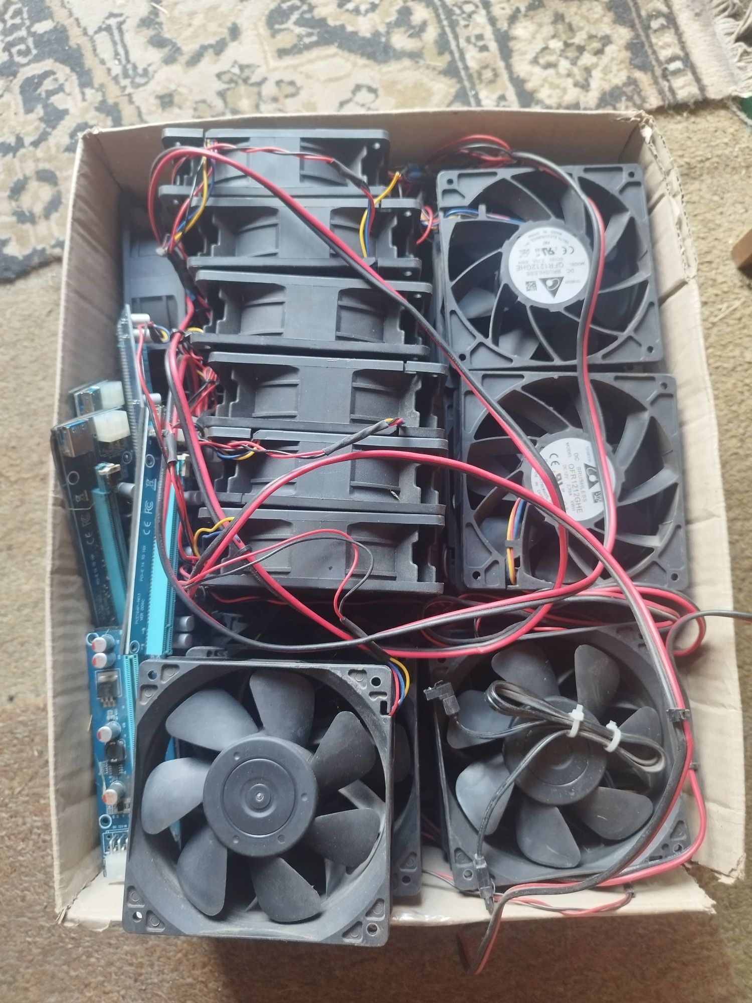 Вентилятор Delta Electronics QFR1212GHE