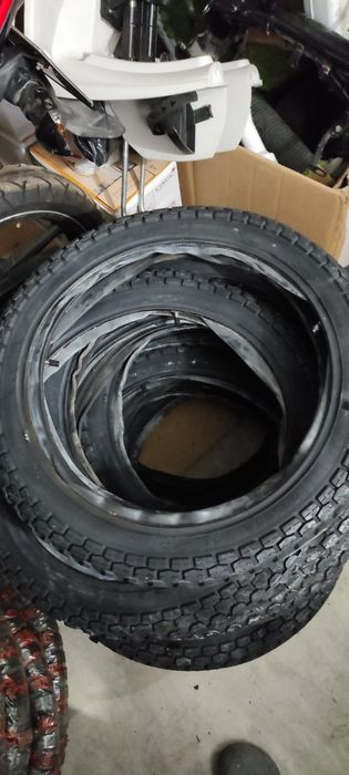 Pneus 2.50x18 novos com câmara de ar