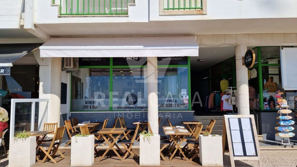 Casa de petiscos à beira mar