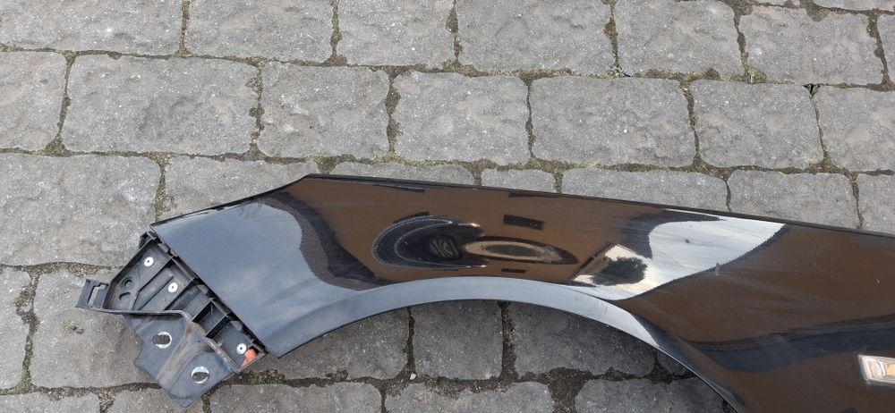 Błotnik lewy przód opel Insignia a Z22C