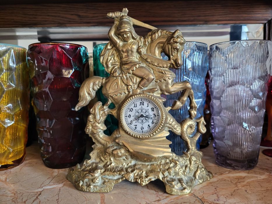 Duży mosiężny nakręcany zegar