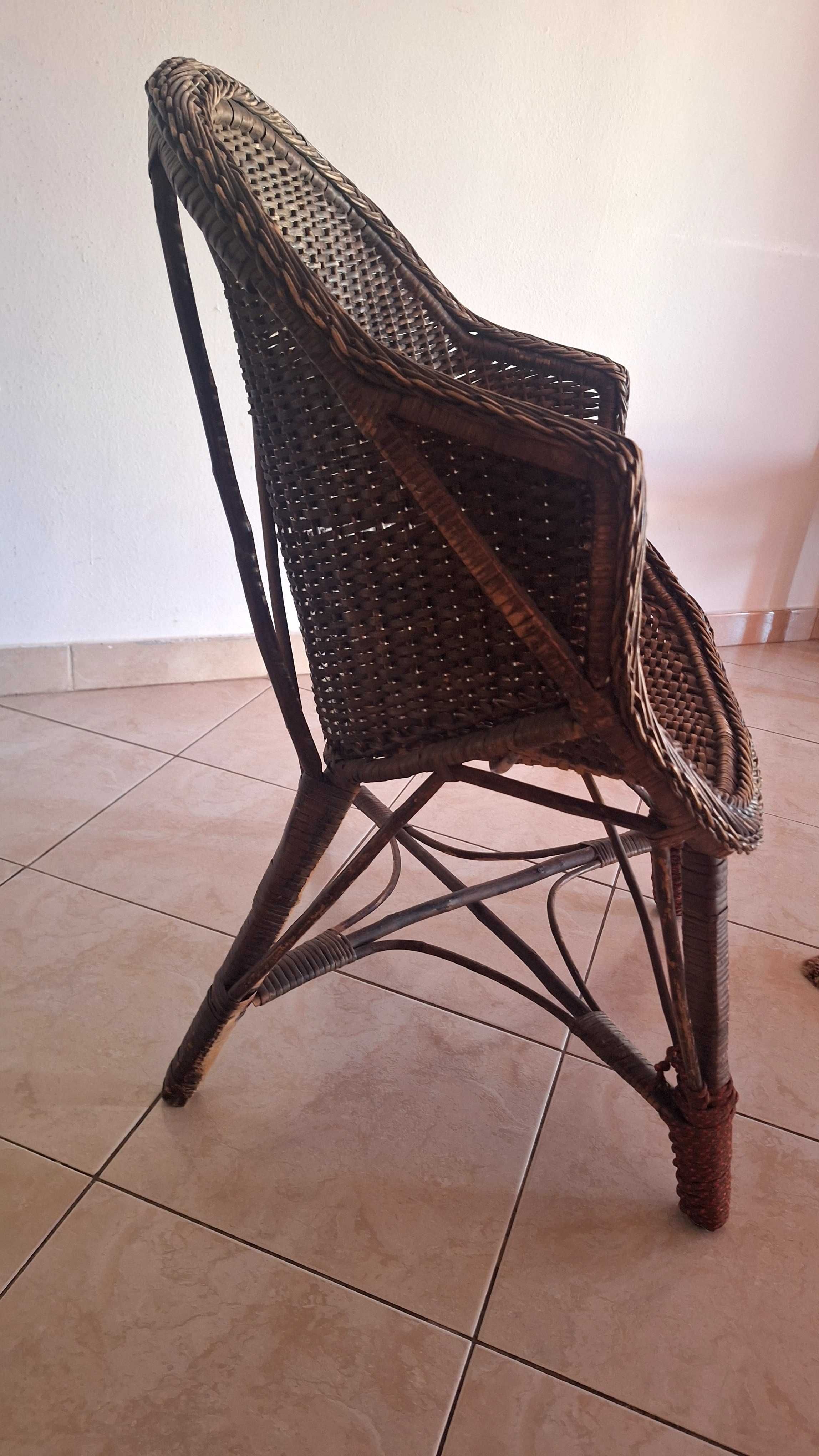 Cadeira artesanal decorativa