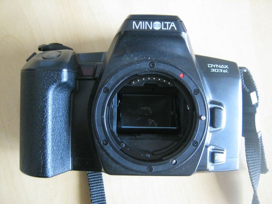 Minolta Dynax 303 si e mala a prova de agua.