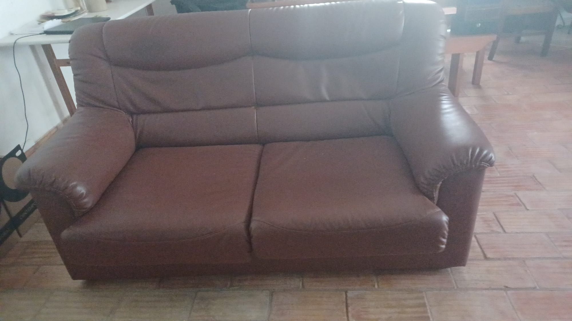 Sofa marrom com cama