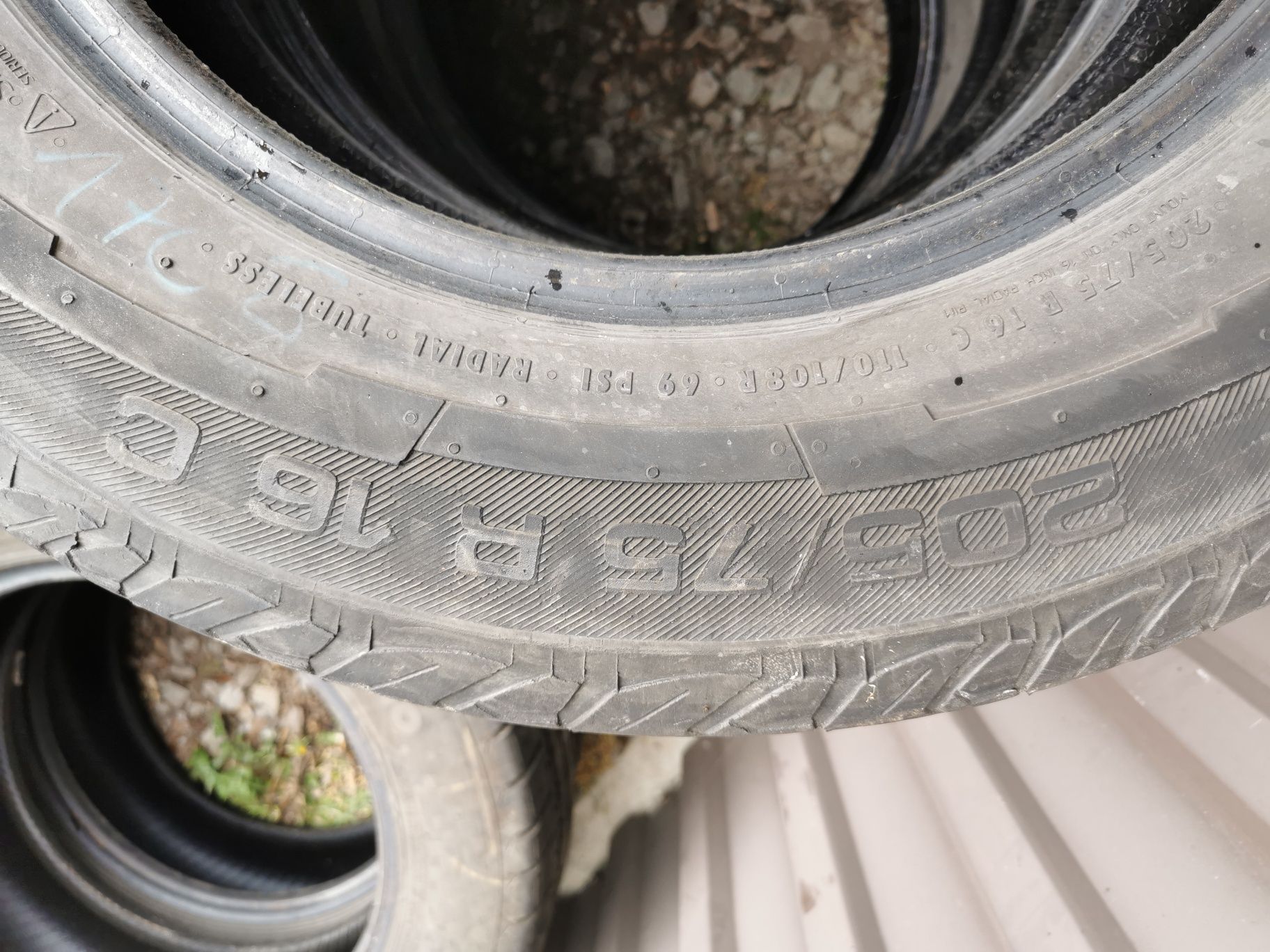 Opony Uniroyal 205/75 R16C