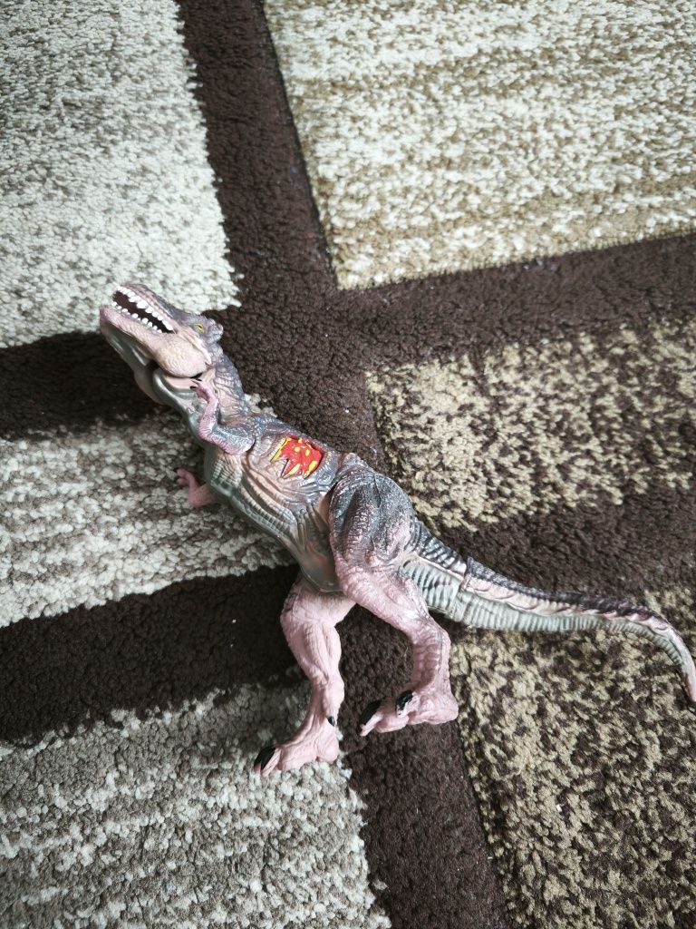 T-rex, rycząca figurka dinozaura