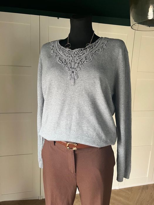 Szary mięciutki sweter z wełny i kaszmiru rozmiar 40 marki Belle Femme