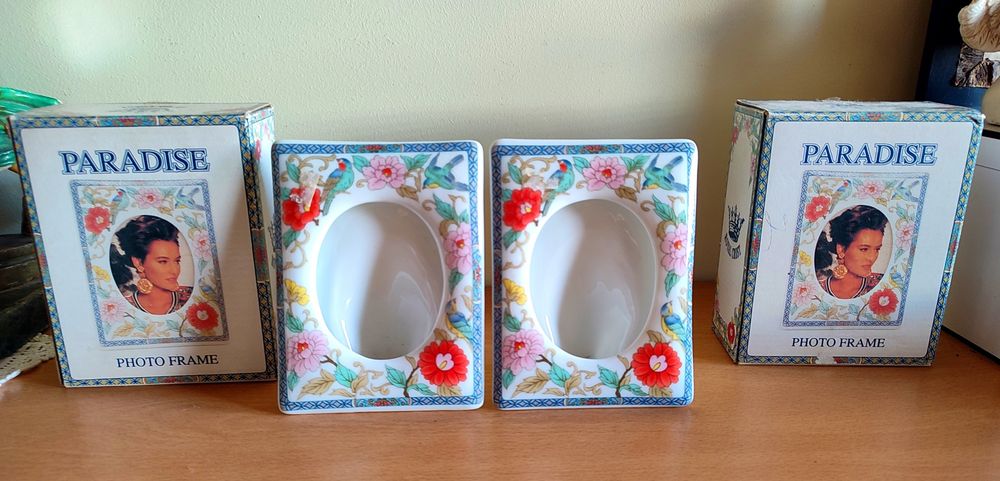 Conjunto de duas molduras em porcelana