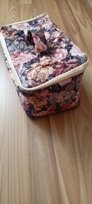 Nowa duża kosmetyczka