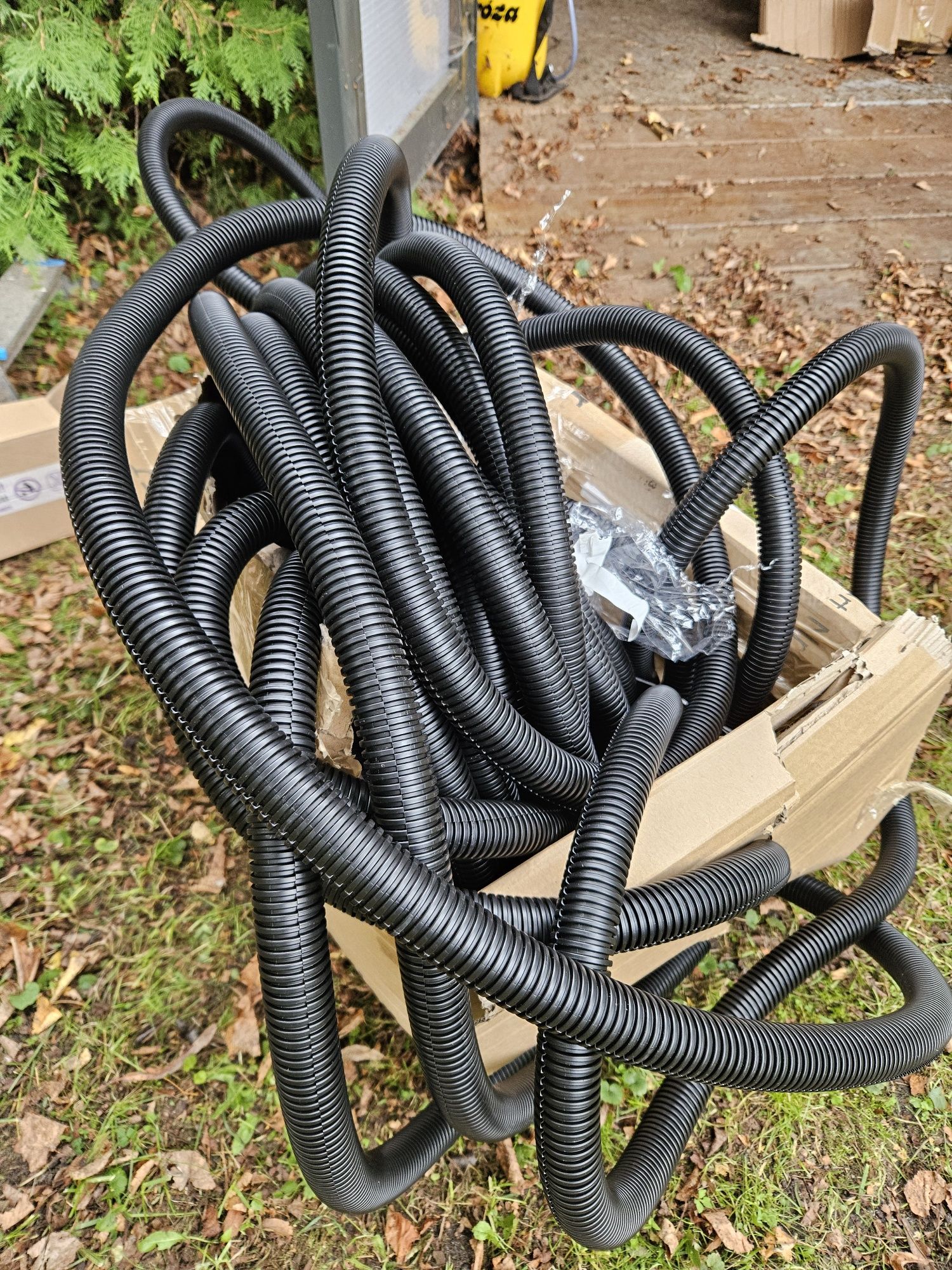 Peszel rozcięty plastikowy 23/28mm, 3x10m, nowy