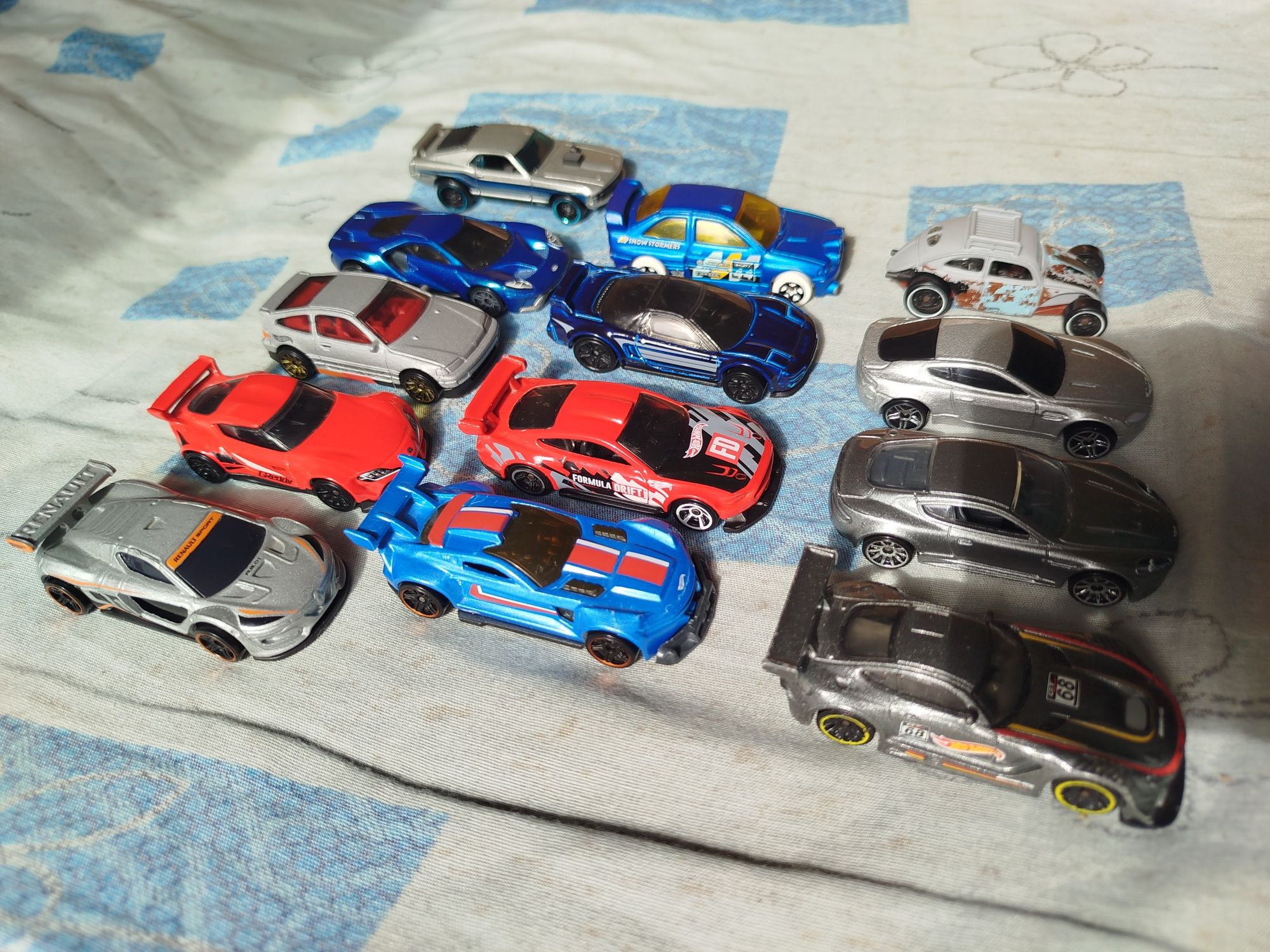 Продаю hot wheels хот вилс