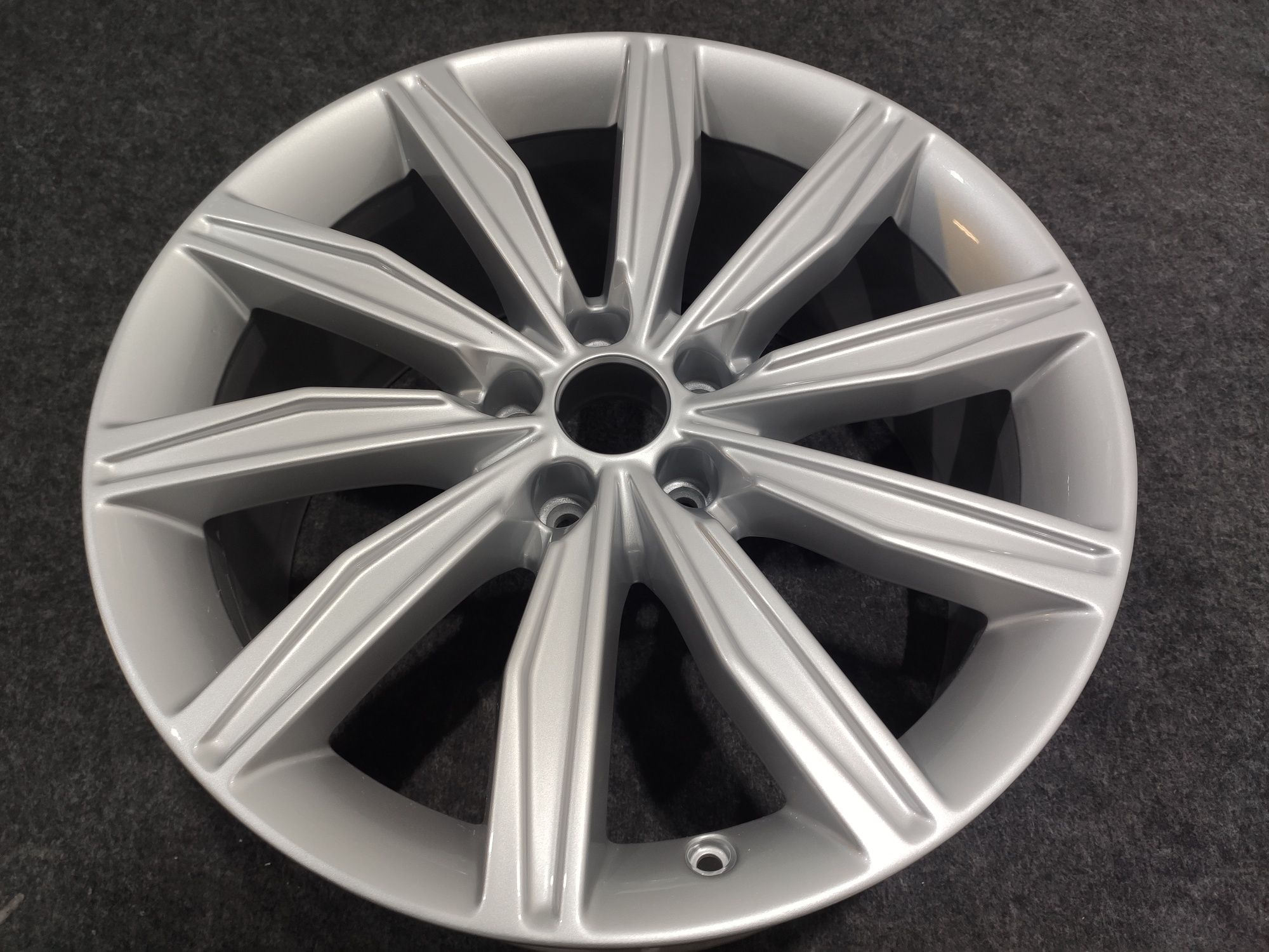 Felga aluminiowa 19 cali Audi A6 S6 C8 S-Line 4K0 Oryginał