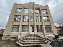 Продам окремо збудовану 3-и поверхову будівлю