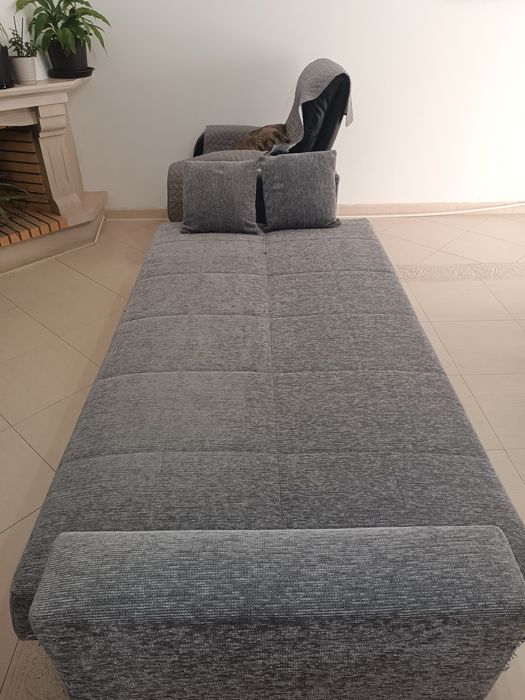 Sofá-cama cinzento 
Vendo so