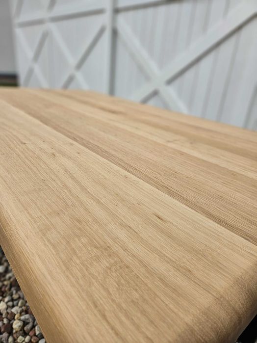 Stół Bergenfield z wysokiej jakości drewna dębowego