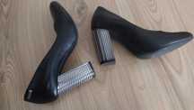 Buty na srebrnym słupku, Oleksy