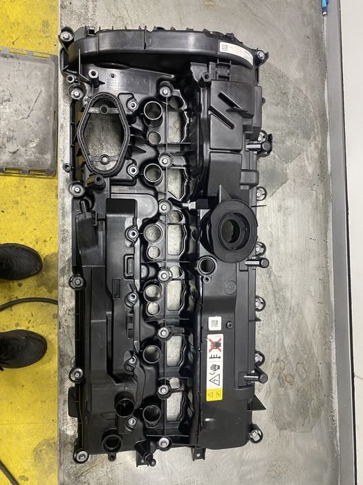 Клапанна кришка BMW B58B30d