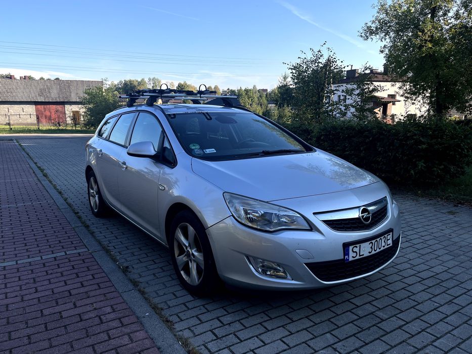 OPEL ASTRA J 2010 rok