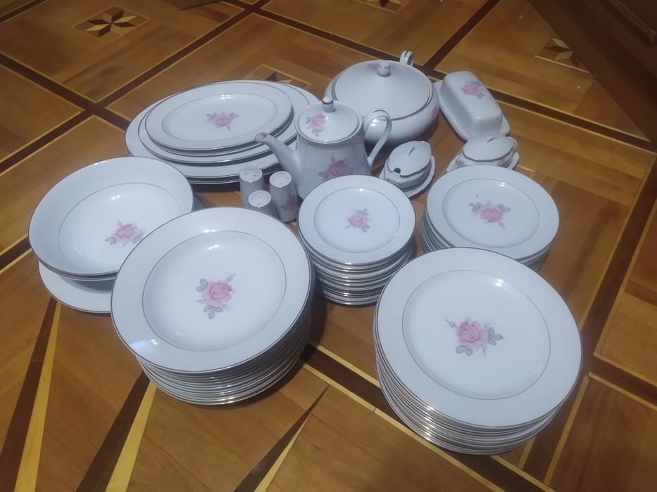 Продам сервиз Роза