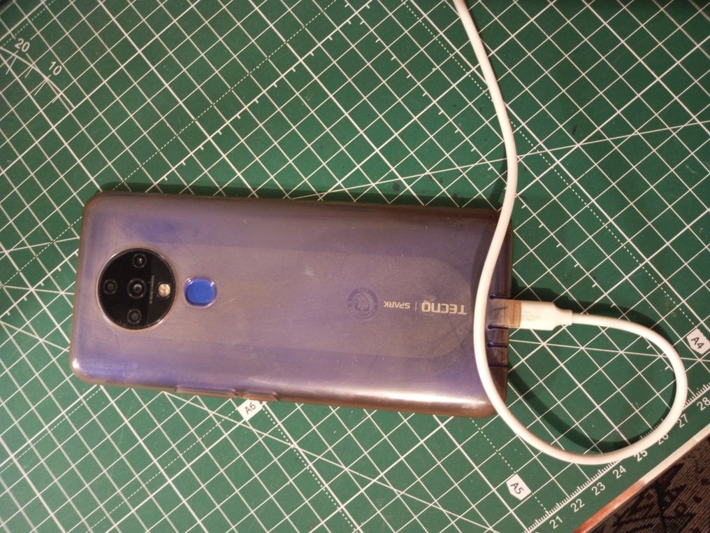 Tecno spark 6 4/128 GB