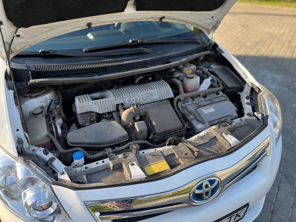 Toyota Auris 2011 гібрид