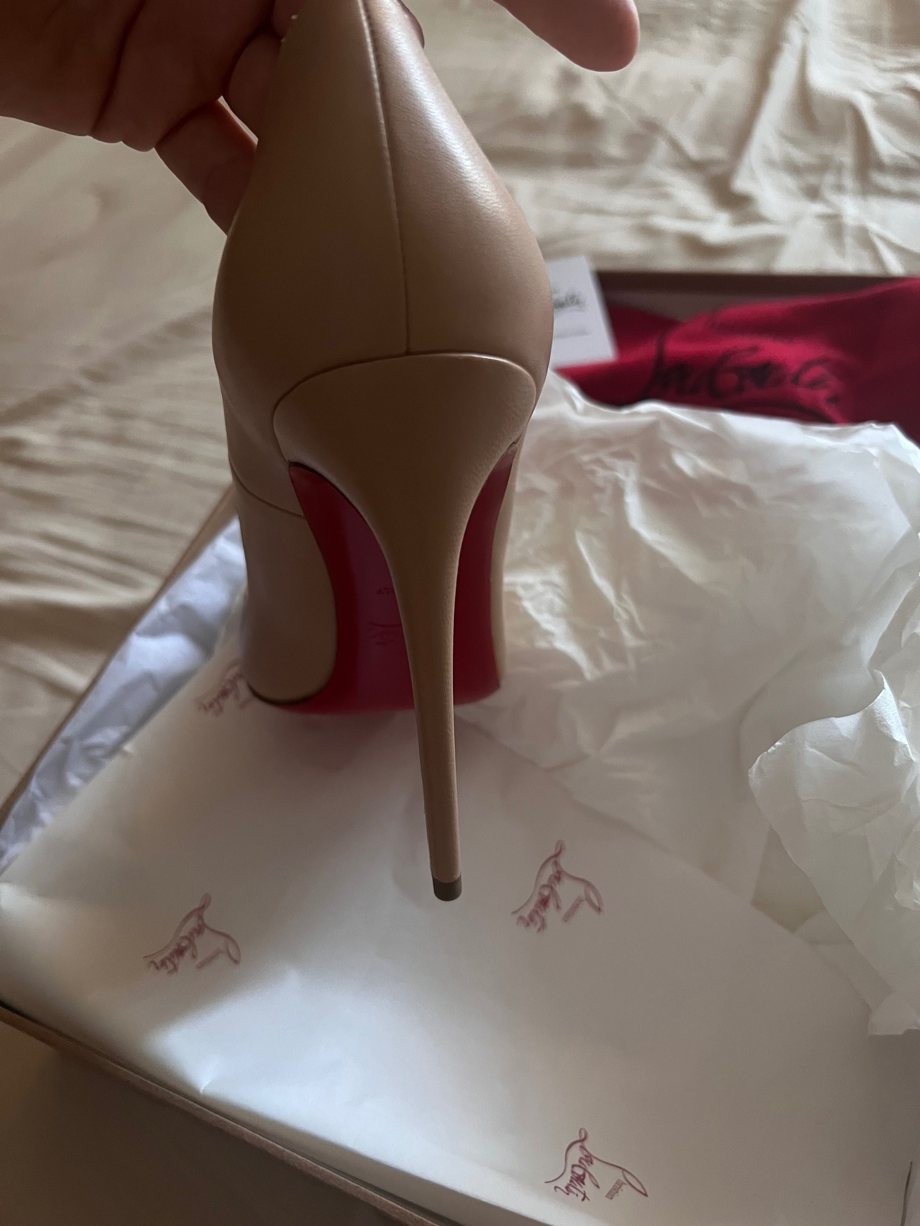 Туфлі на підборах  беж класика  Louboutin Лабутен