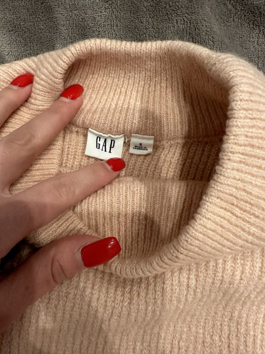 Свитер розовый Gap