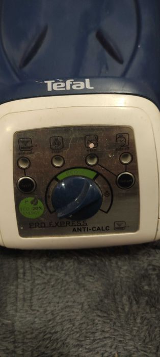праска з парогенератором Tefal GV8461.