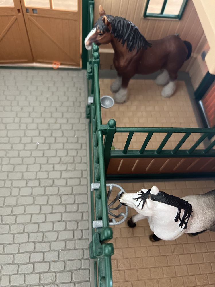 Stajnia Schleich 42110 z pudełkiem