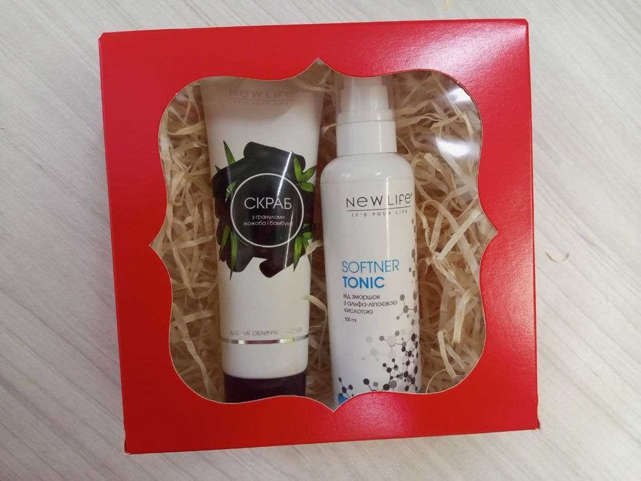 Подарунковий набір скраб для обличчя та тонік-софтнер від зморшок