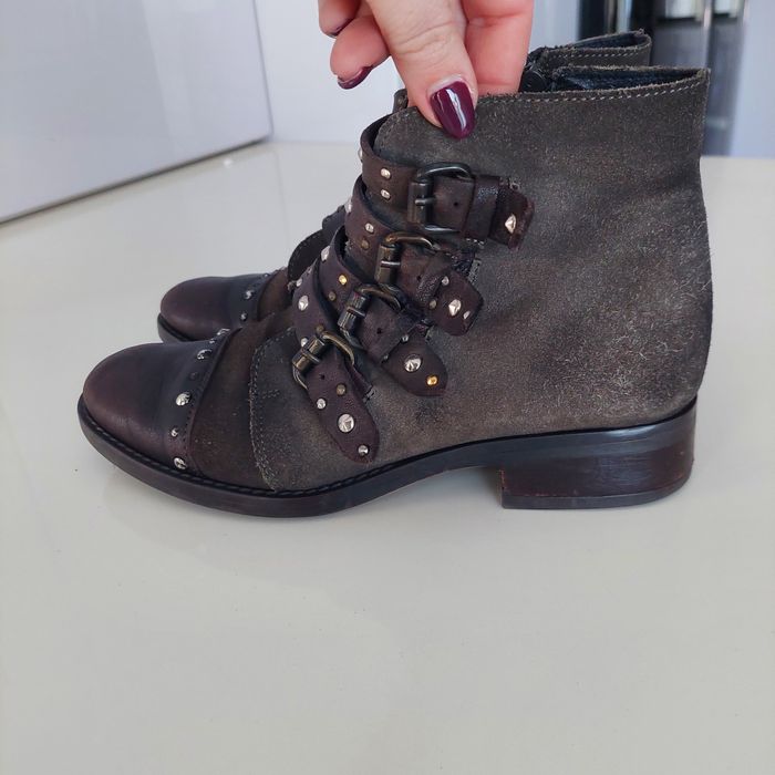 Botas em pele pretas