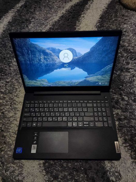 Ноутбук Lenovo в ідеальному стані