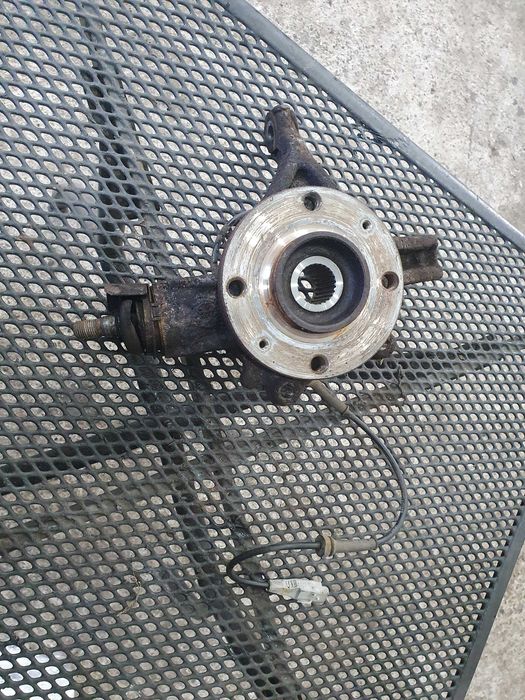 Zwrotnica piasta czujnik Abs prawy przod Peugeot 307 1.6 benzyna
