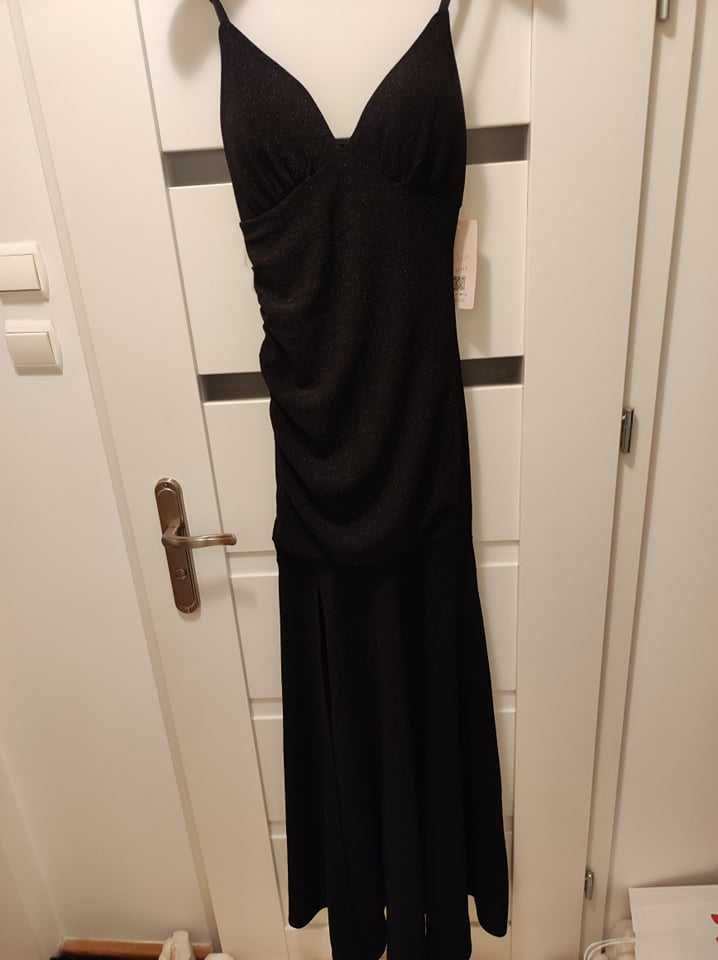 czarna suknia wieczorowa