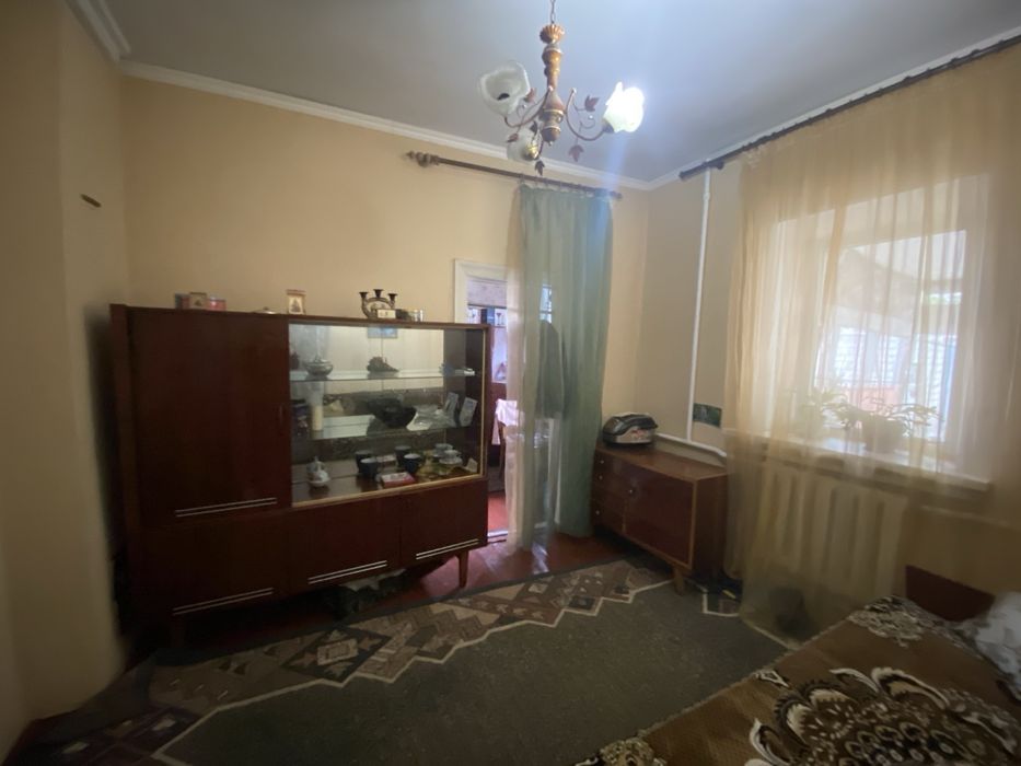 Продається будинок в Покровському районі .