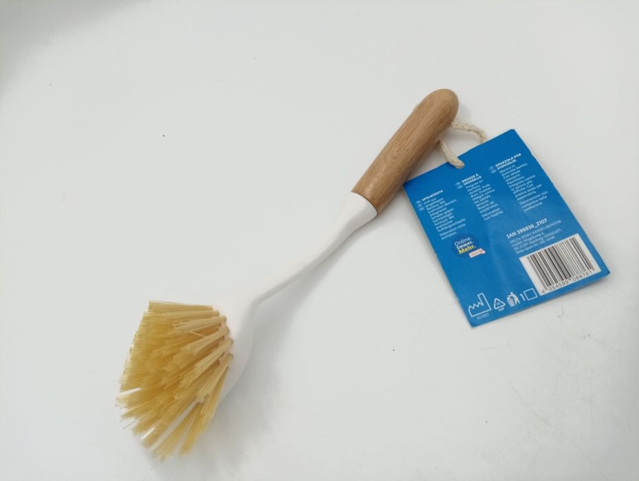 Szczotka do czyszczenia z drewnianą rączką