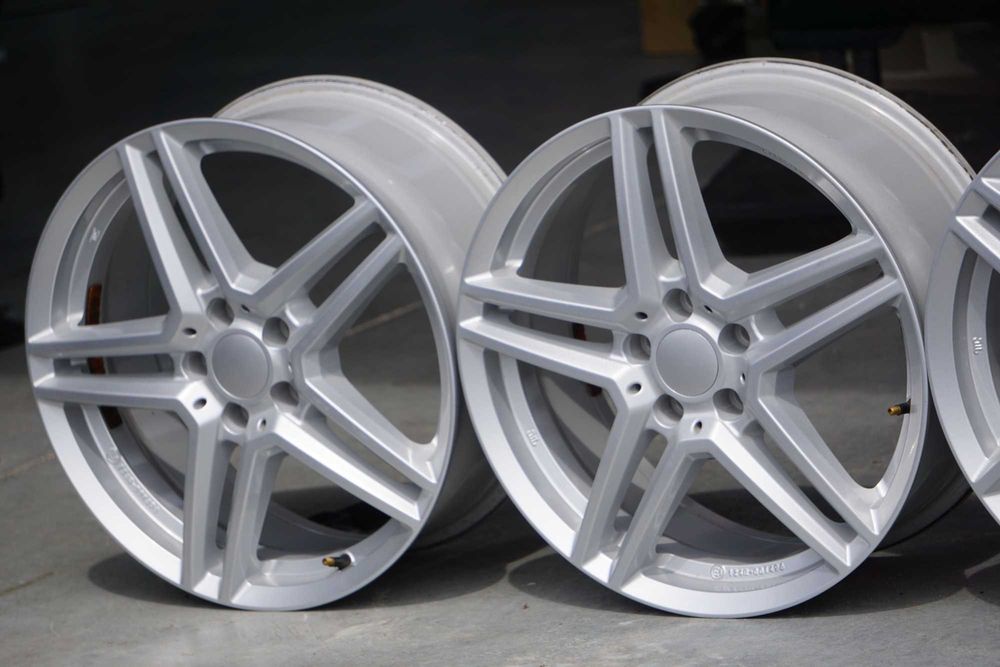 Alufelgi Uniwheels 5x108 7,5Jx18 et50,5 cb63,4mm oryginalny srebrny