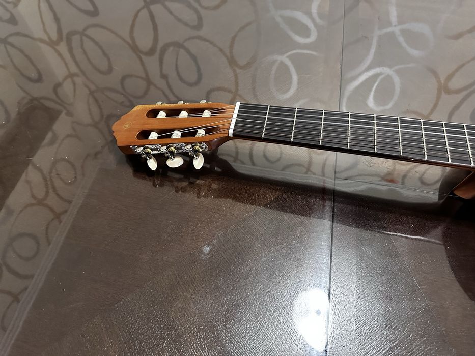 Продам гітару YAMAHA C40M