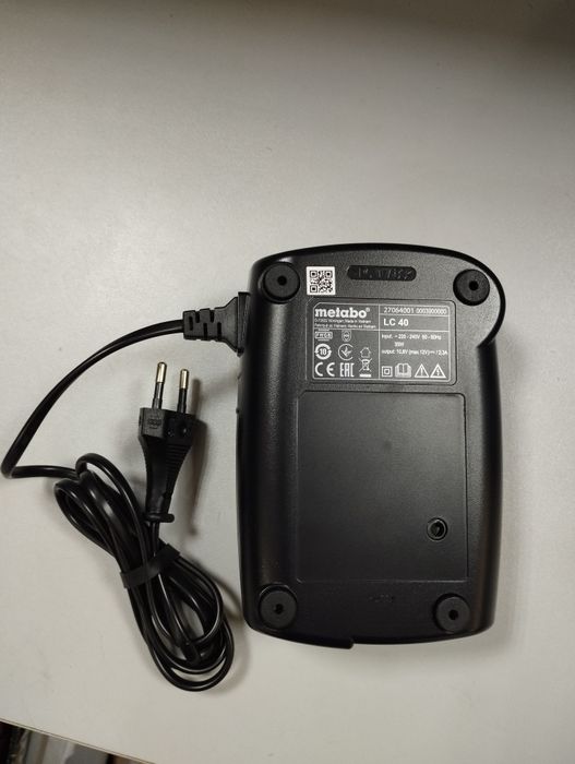 Продам зарядний пристрій LC 40 для АКБ метабо
