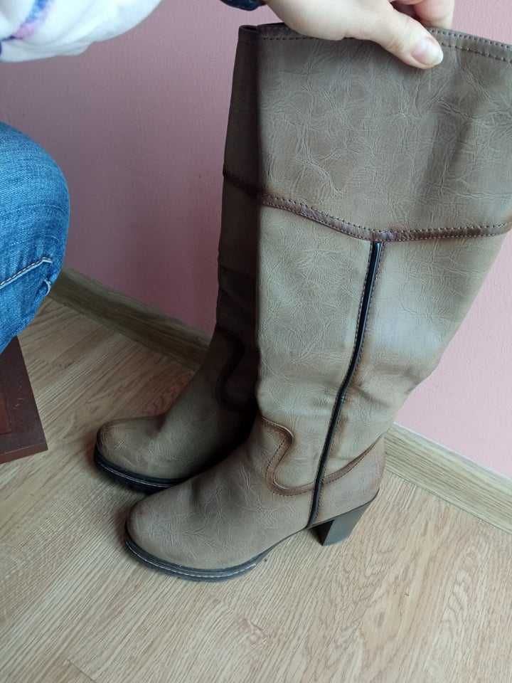 Nowe buty z wysoką cholewką